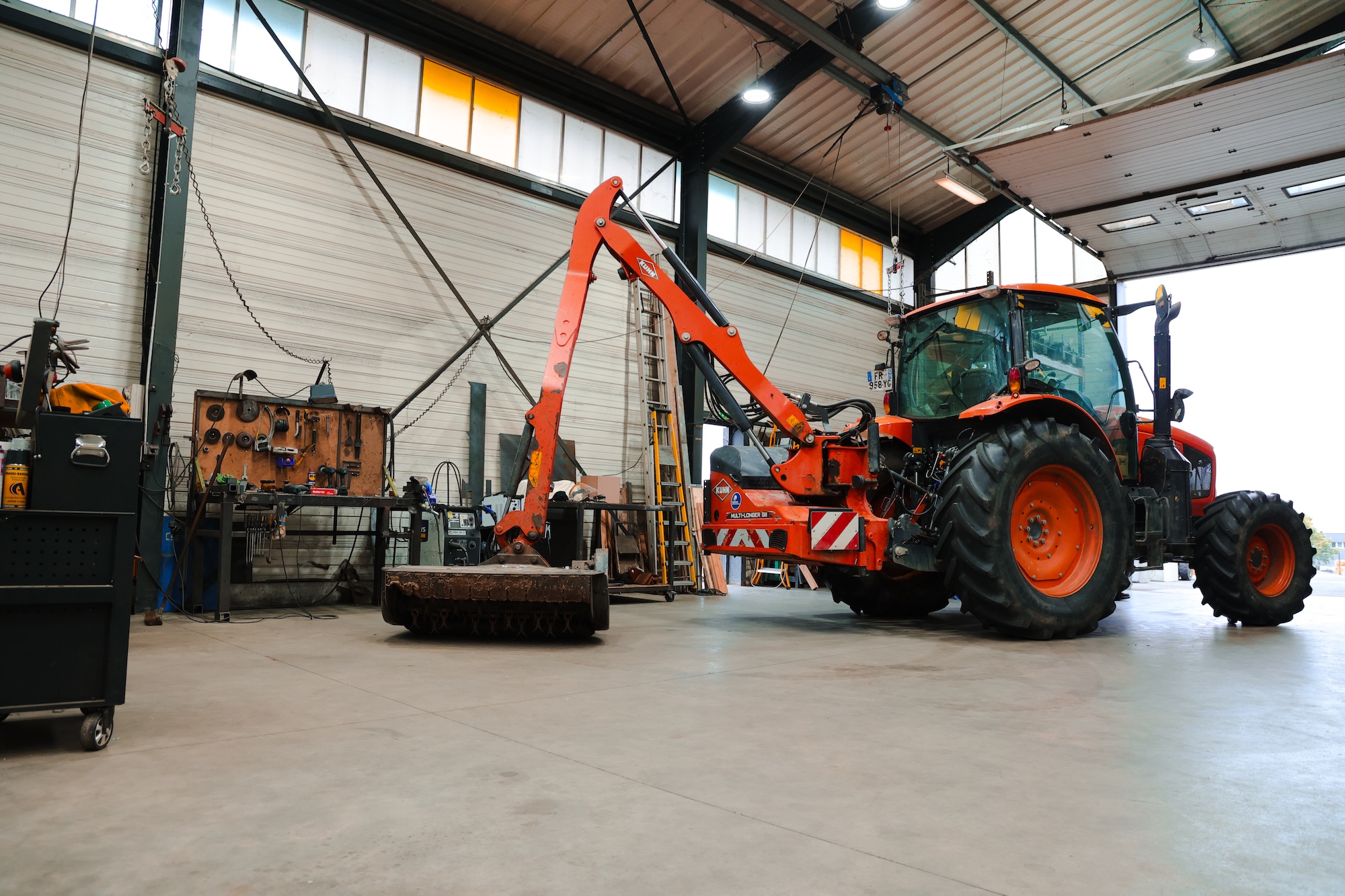 réparation de matériel agricole dans l'atelier Denper
